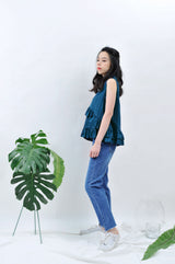 Blue jeans in stepped hem