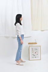 Blue high waist jeans in ripped details