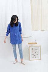 Blue high waist jeans in ripped details