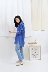 Blue high waist jeans in ripped details