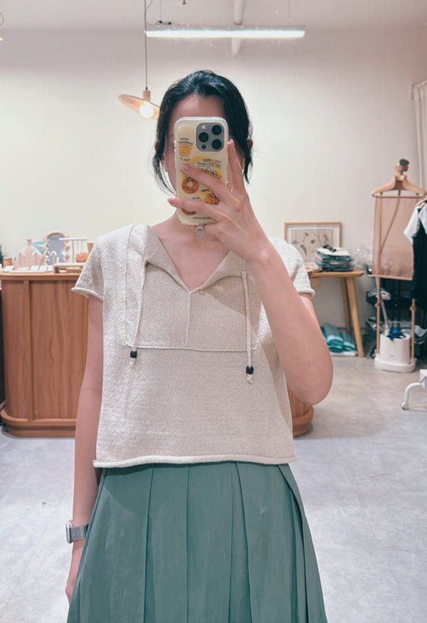 White knit v neck crop top