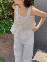 White square neck blouse w/ pleats details