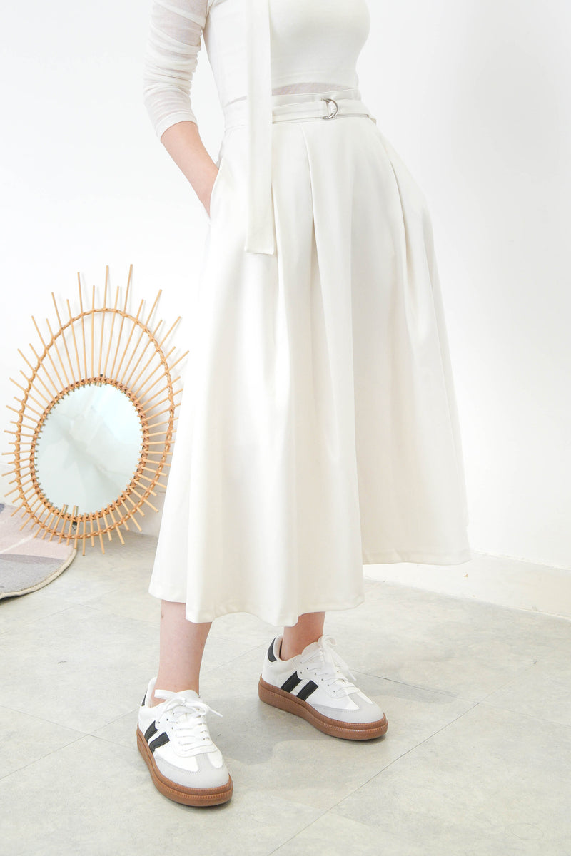 White volume skirt w/ belt