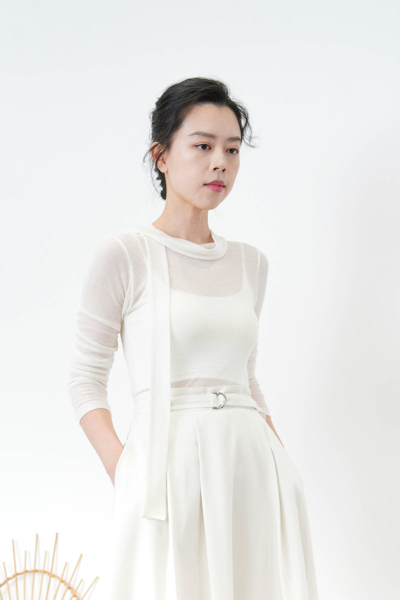 White soft inner top w/ detail collar