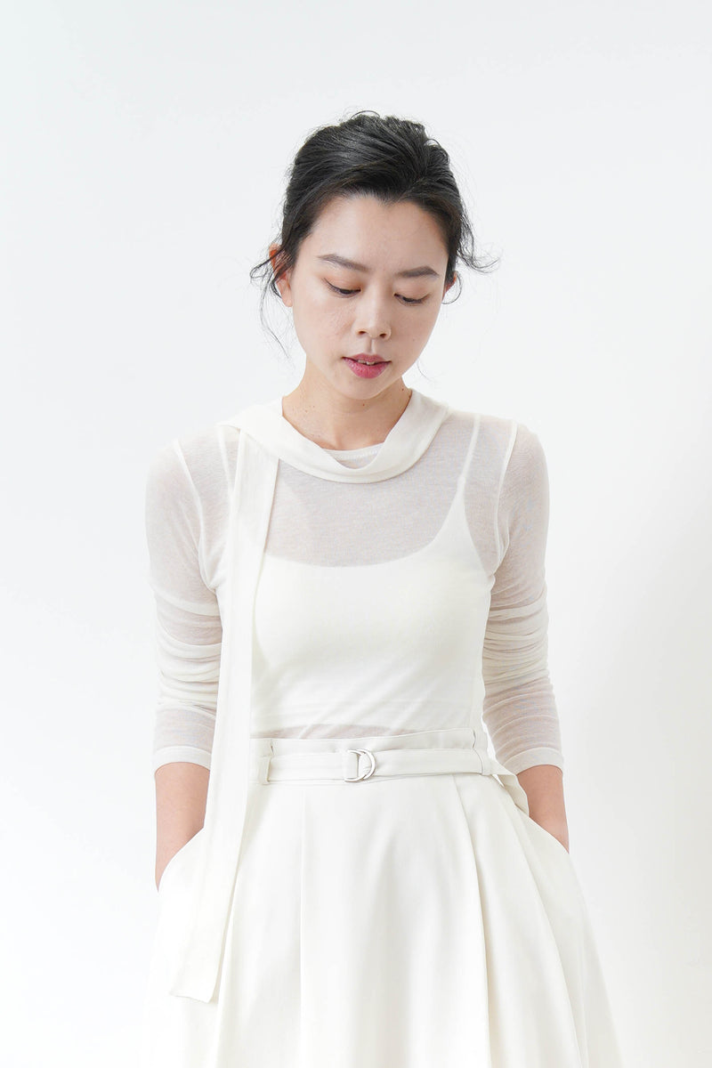 White soft inner top w/ detail collar