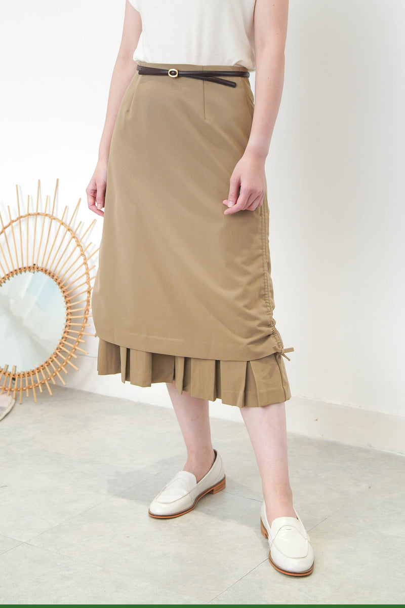 Beige skirt w/ pleats layering