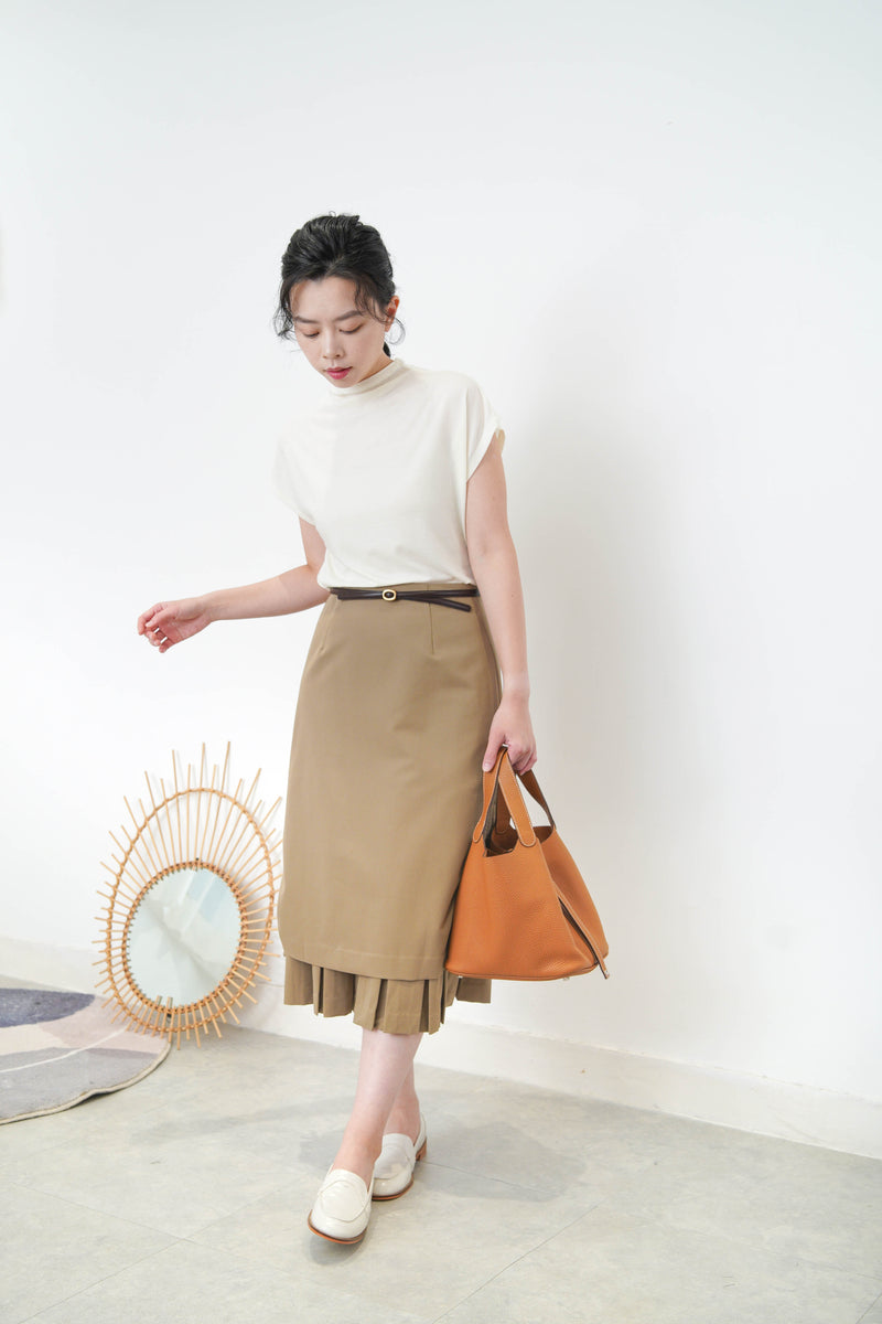 Beige skirt w/ pleats layering