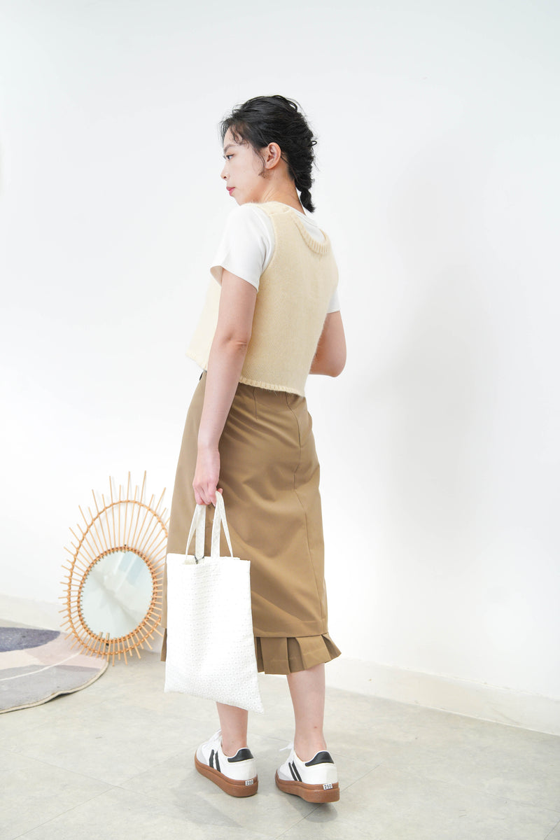 Beige skirt w/ pleats layering