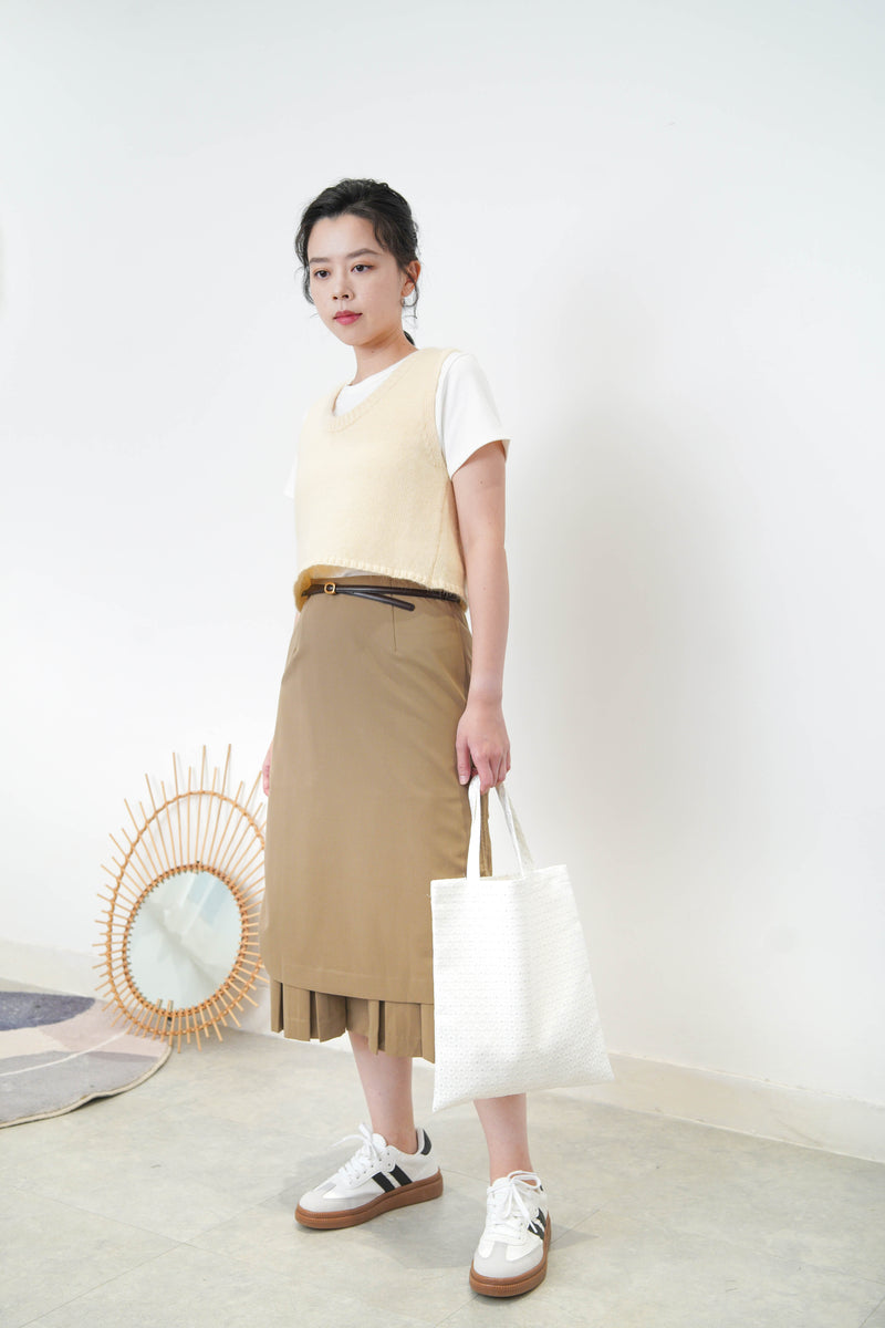 Beige skirt w/ pleats layering