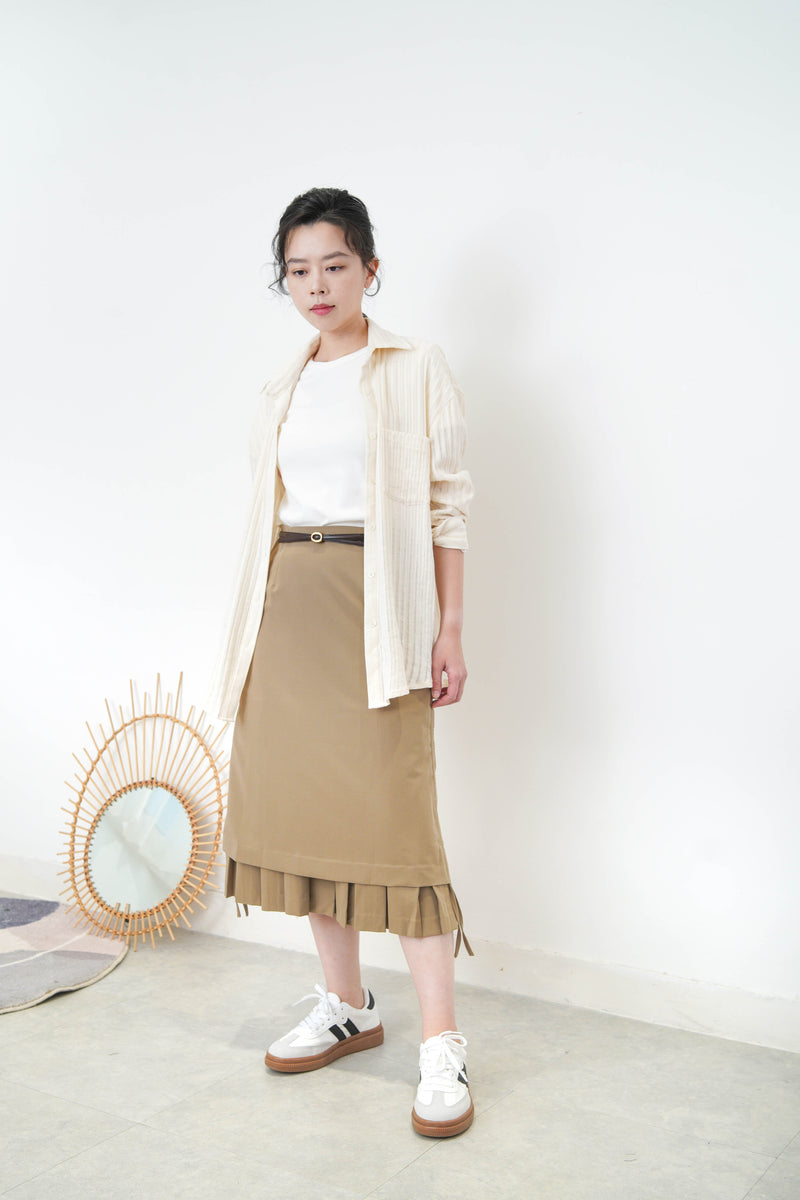 Beige skirt w/ pleats layering