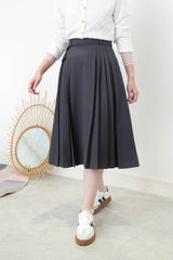 Charcoal detail pleats skirt with waist strap