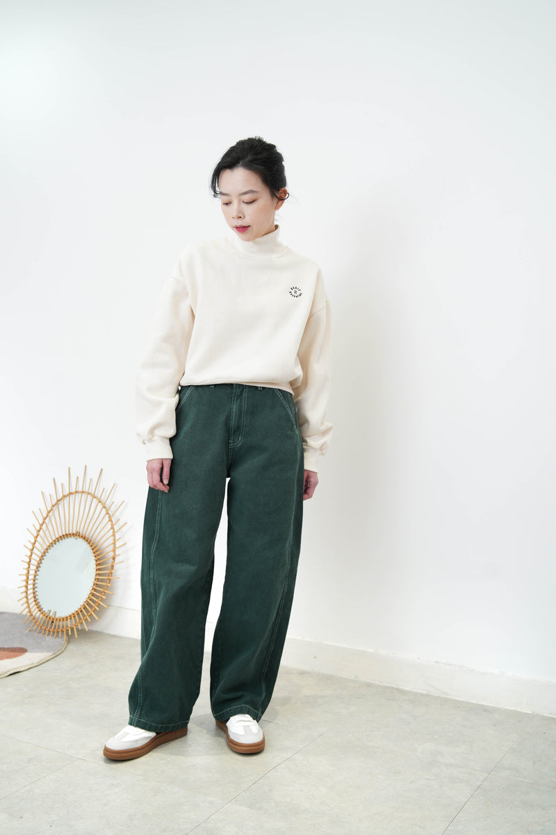 Ivory turtle neck pullover w/ embroidery