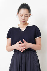 Navy summer knit top w/ contrast collar