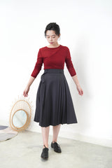 Charcoal detail pleats skirt with waist strap