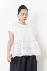 White shirt blouse w/ crochet embroidery