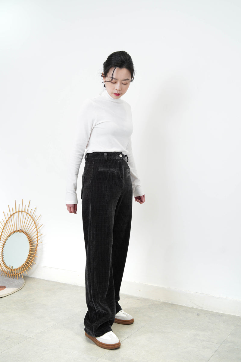 White turtle neck inner