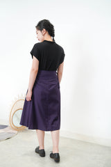 Dark puruple detail pleats skirt with waist strap