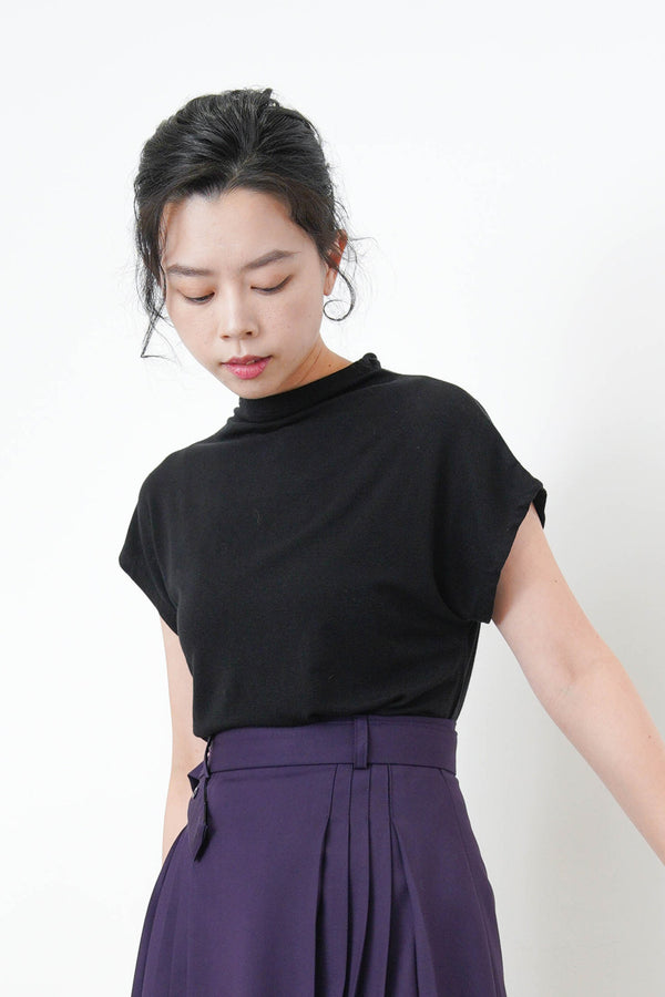 Black minimal top w/ loose neck cut