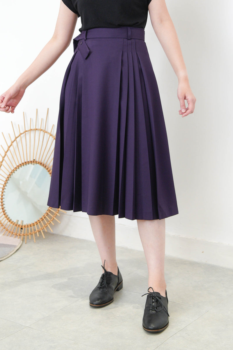 Dark puruple detail pleats skirt with waist strap