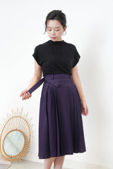 Dark puruple detail pleats skirt with waist strap