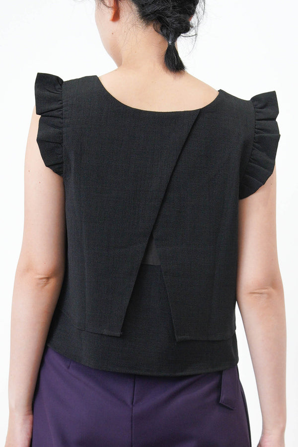Black double layers vest in ruffle shoulders