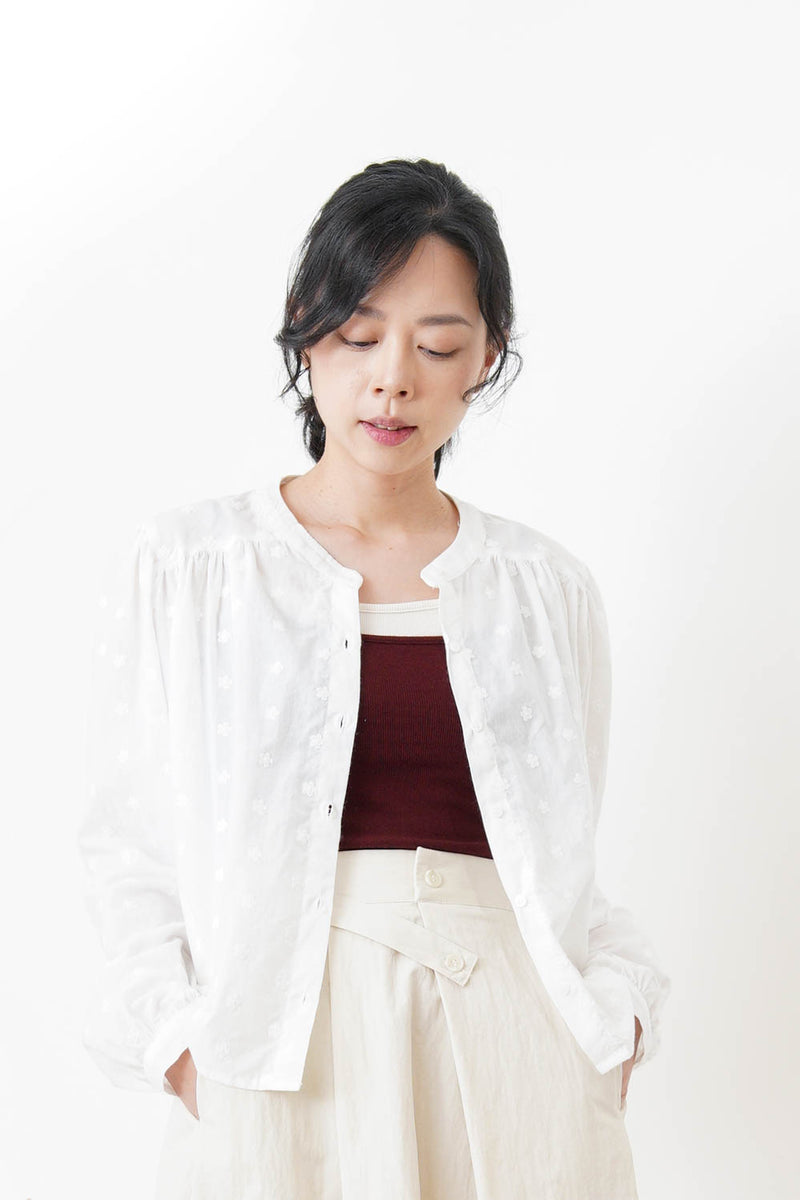 White shirt w/ floral embroidery