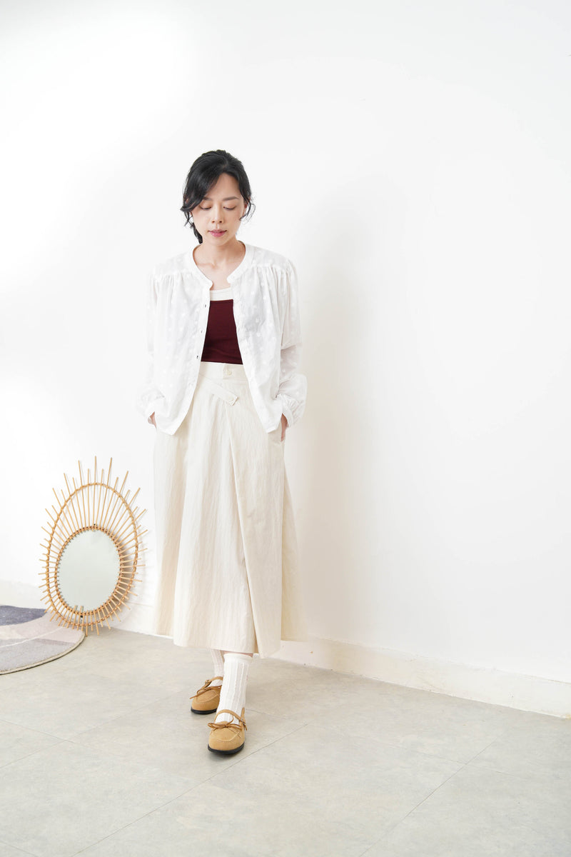 White shirt w/ floral embroidery