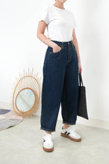 Dark blue classic jeans in balloon cut