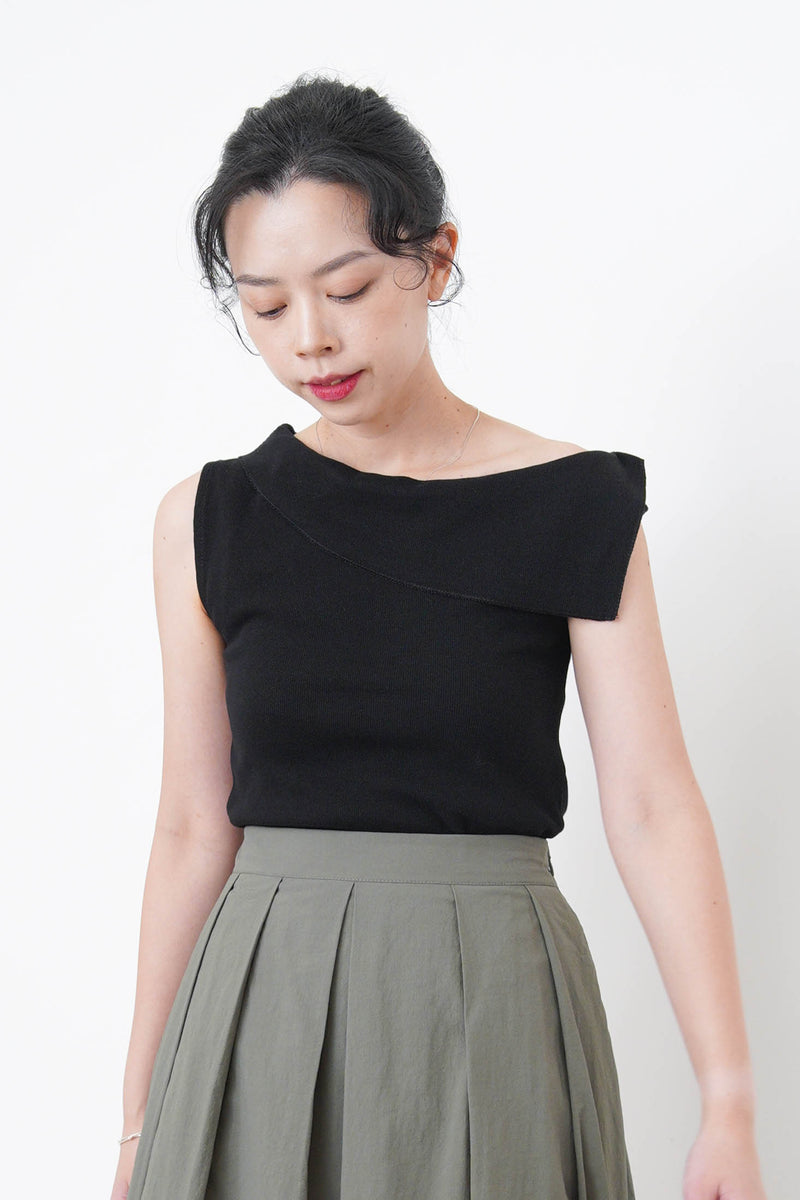 Black flipped layer vest in asy. Cut