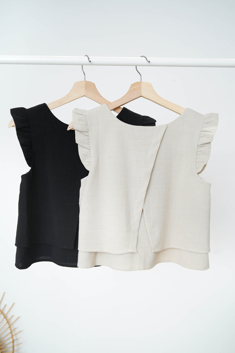 Black double layers vest in ruffle shoulders