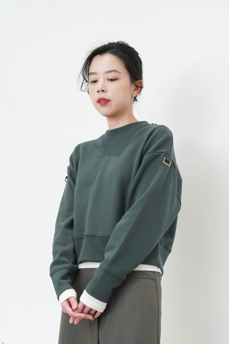 Green pullover in crop cut