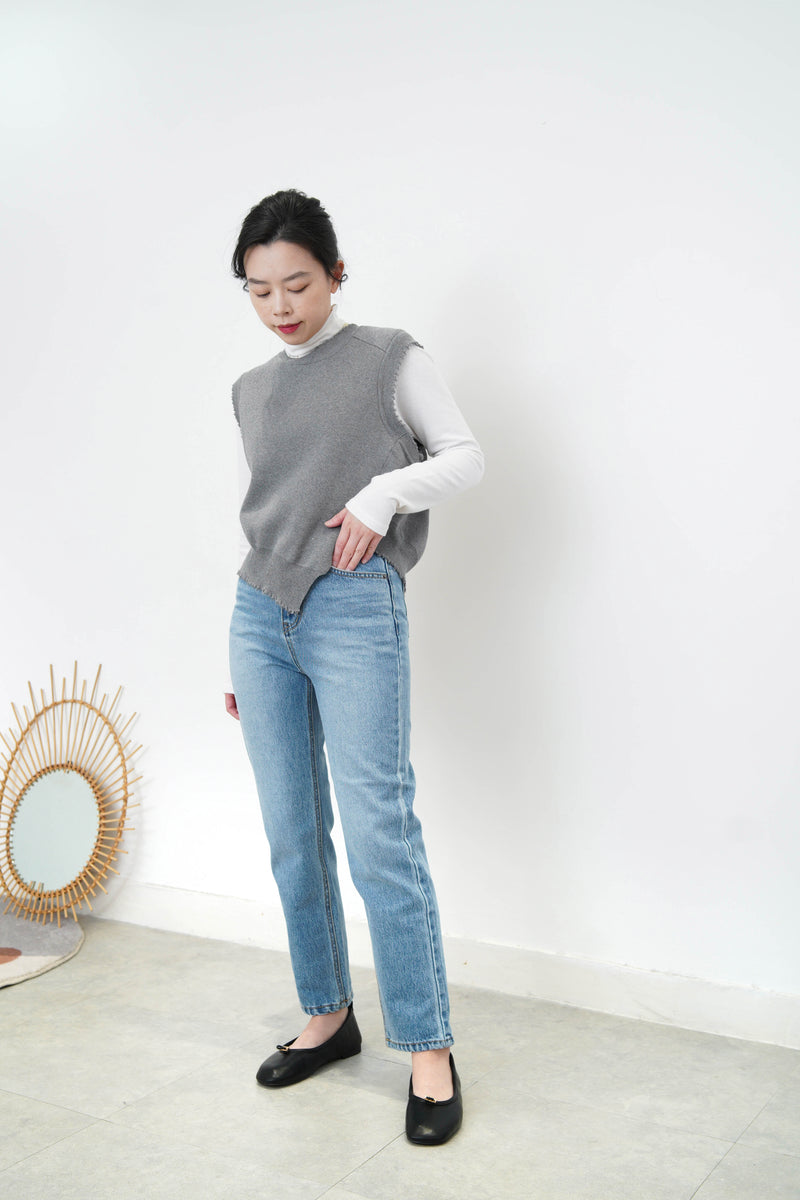 White turtle neck inner