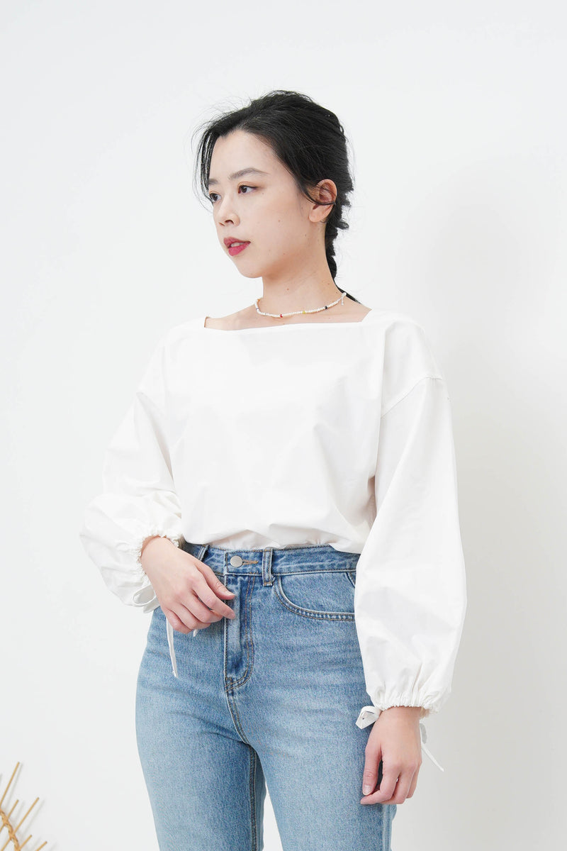 White balloon sleeve shirt in square neck