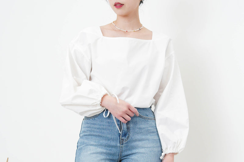 White balloon sleeve shirt in square neck