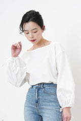 White balloon sleeve shirt in square neck