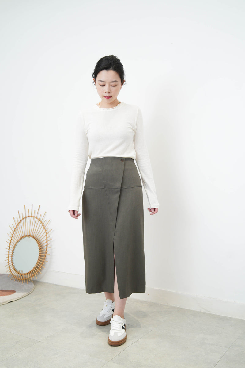 Grey skirt in overlap style