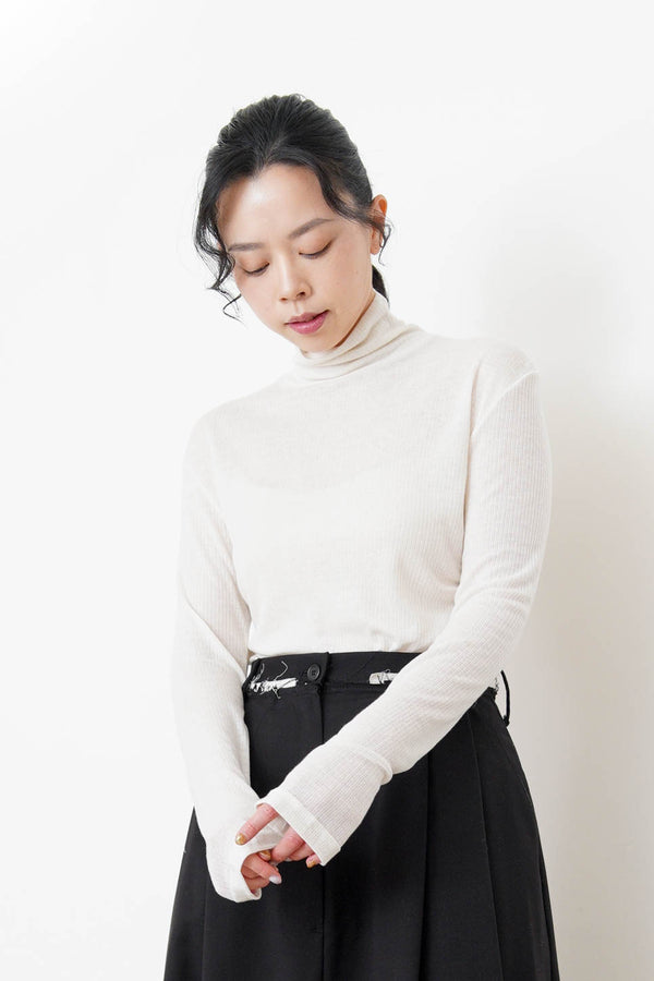 White stripes soft inner in loose turtle neck
