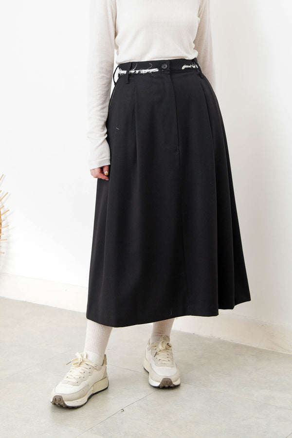 Black A cut skirt in contrast fringe trimmed
