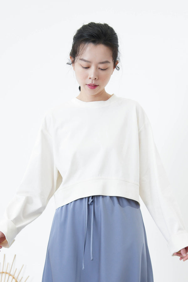 White detail minimal crop top