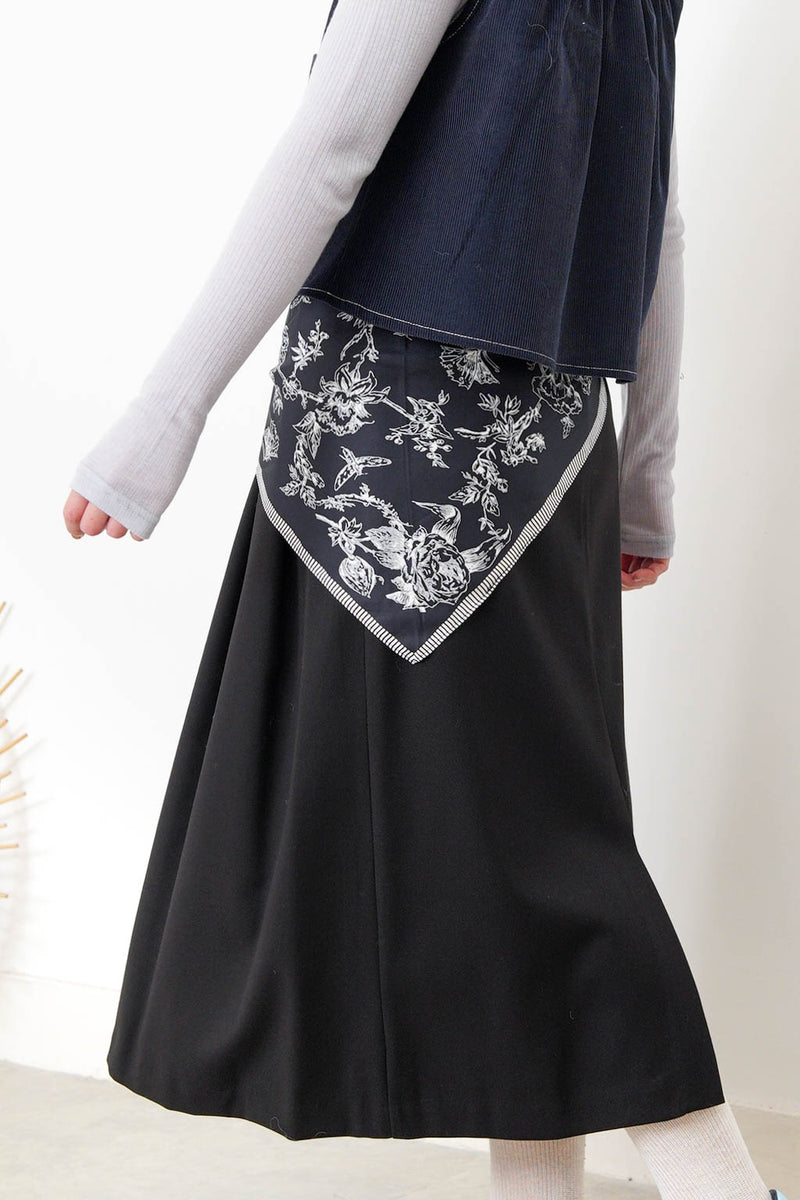 Floral pattern scarf in triangle shape