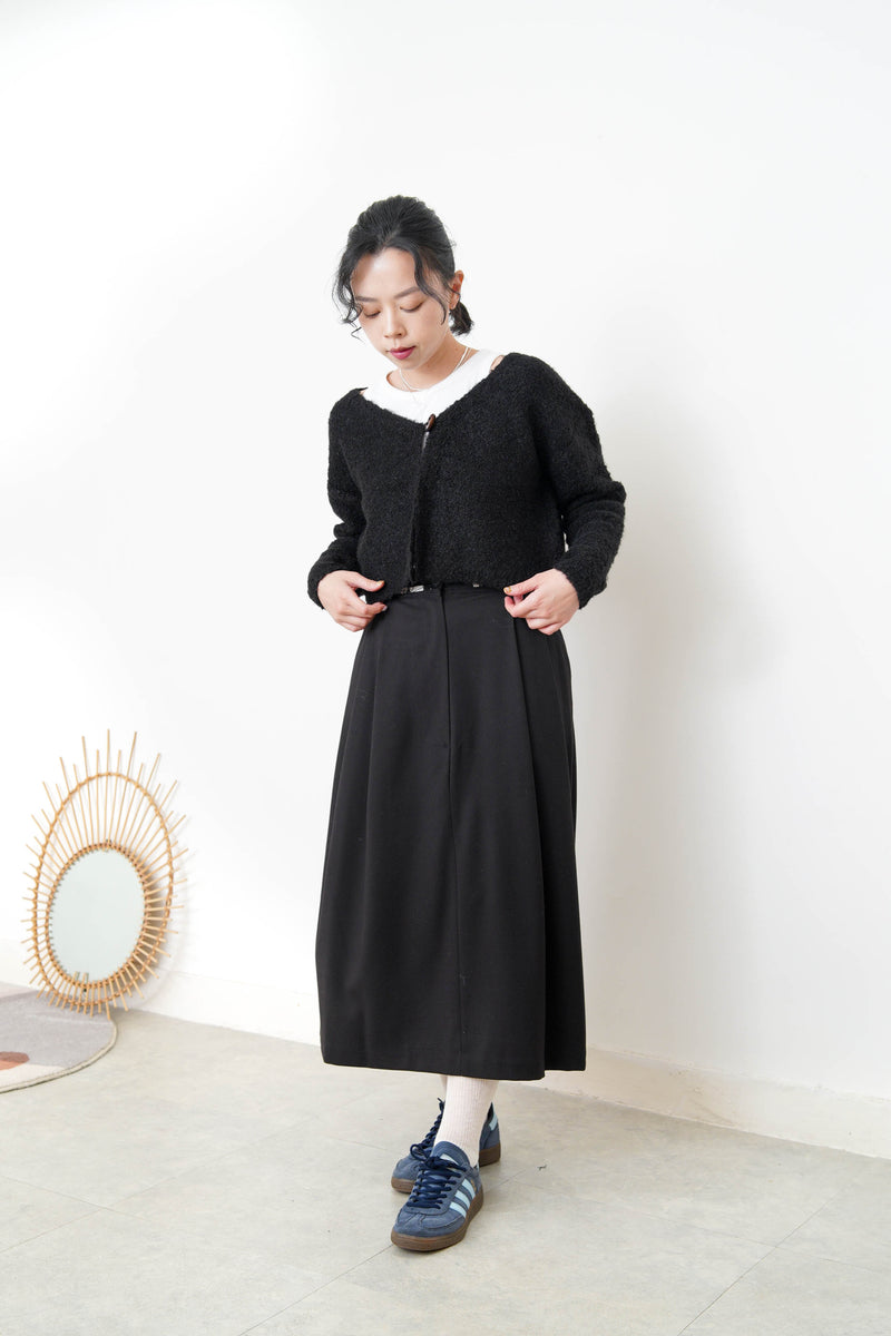 Black knit cardigan w/ detail button