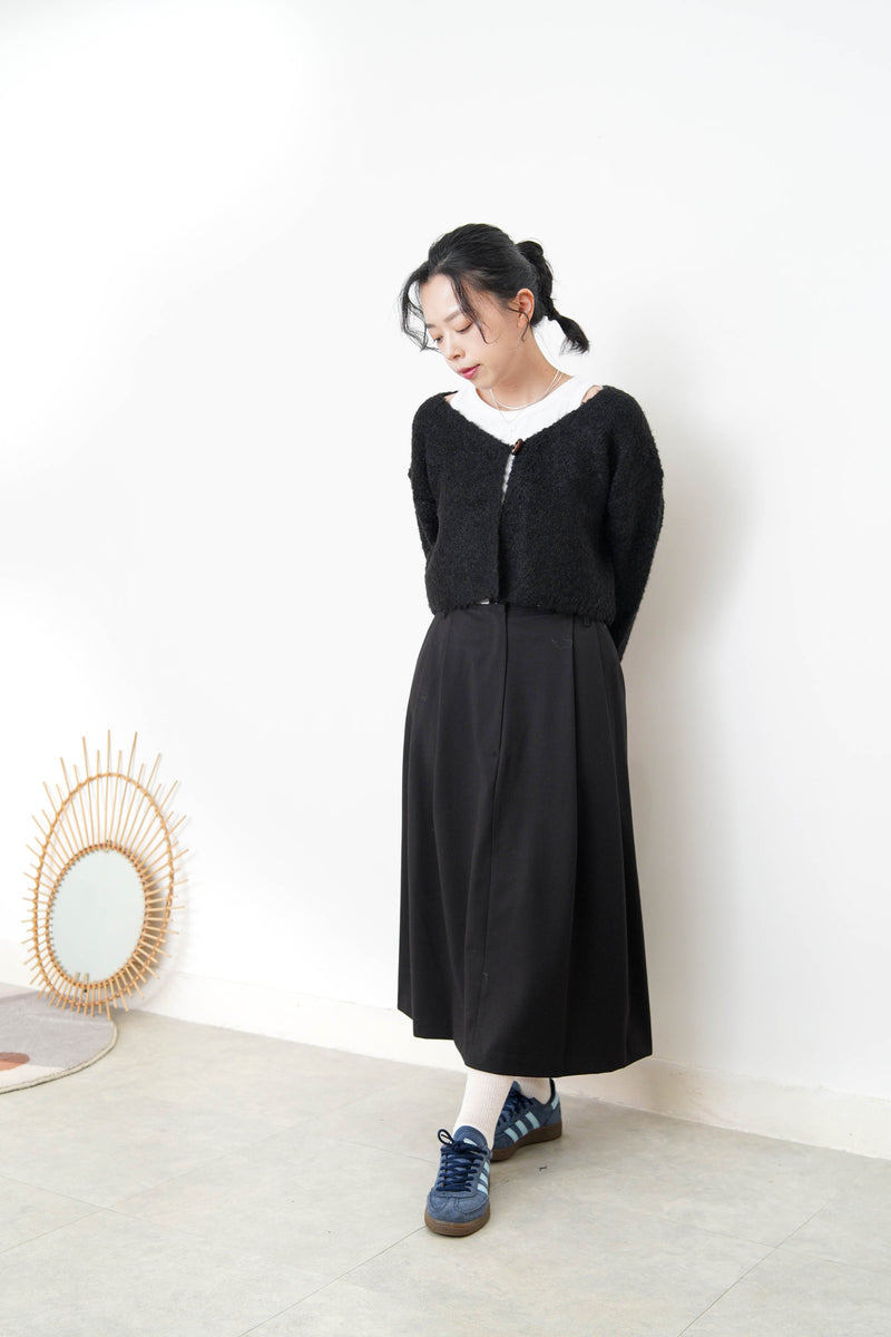 Black knit cardigan w/ detail button