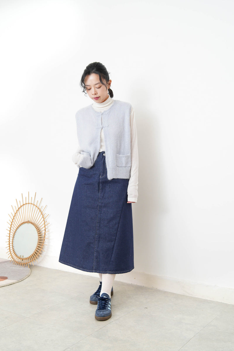 Denim skirt w/ detail waist back
