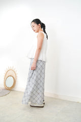 White square neck blouse w/ pleats details