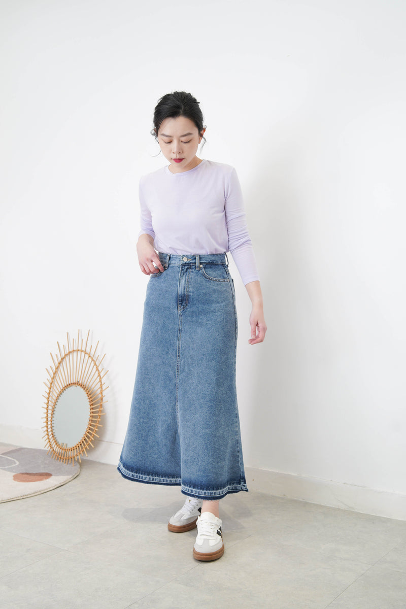 Denim skirt in mermaid cut