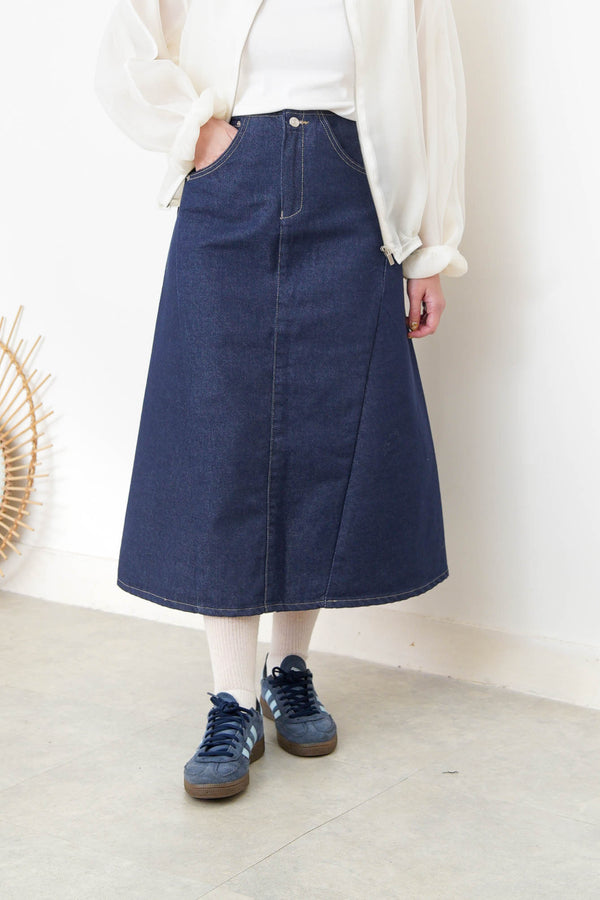 Denim skirt w/ detail waist back