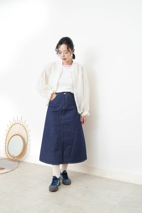 Denim skirt w/ detail waist back