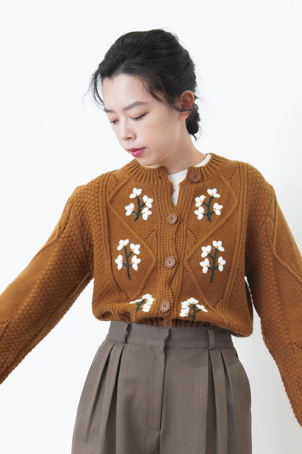 Brown Knit cardigan w/ floral embroidery