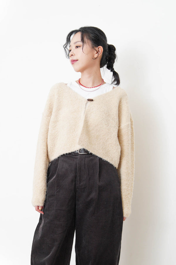 Soft knit cardigan w/ detail button