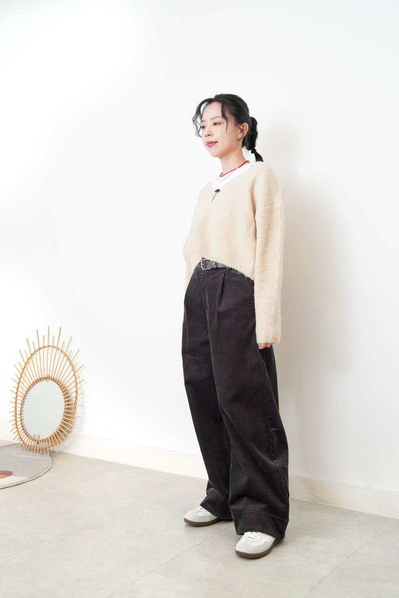 Soft knit cardigan w/ detail button